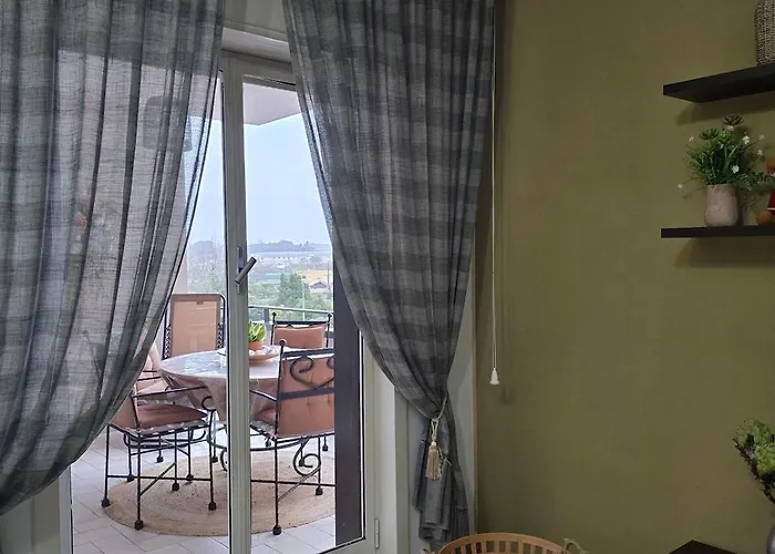 Finestra Sul Vesuvio *